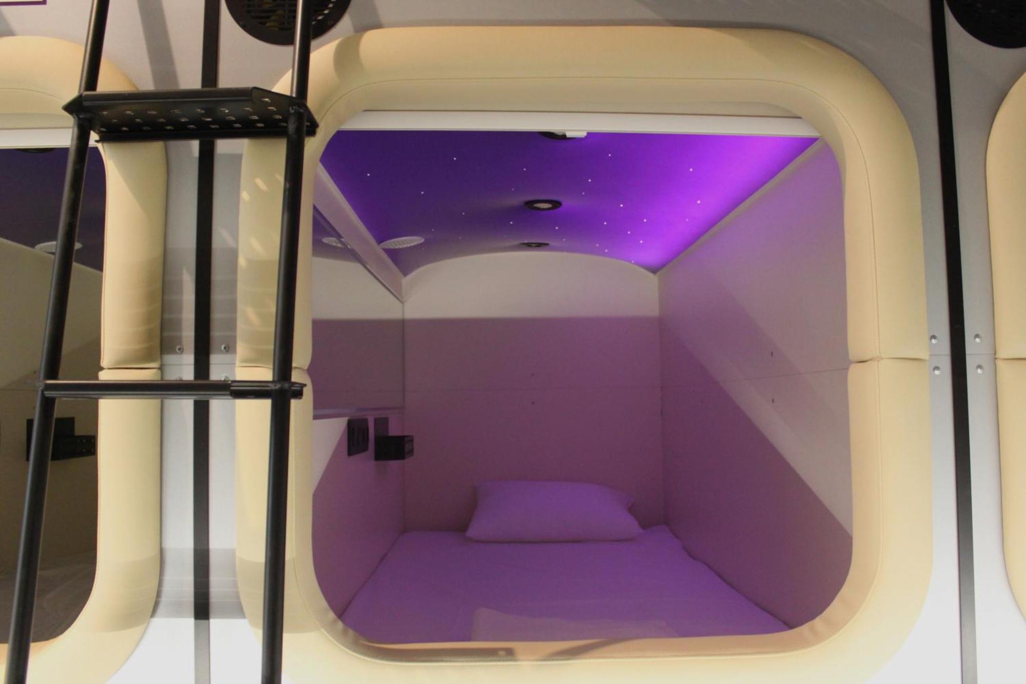 Av-3 Capsule Hotel Київ Екстер'єр фото