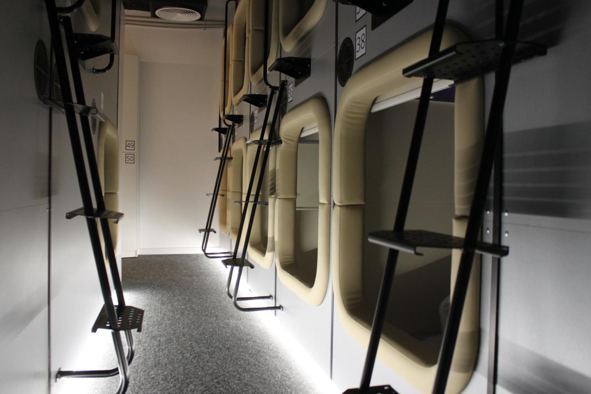 Av-3 Capsule Hotel Київ Екстер'єр фото