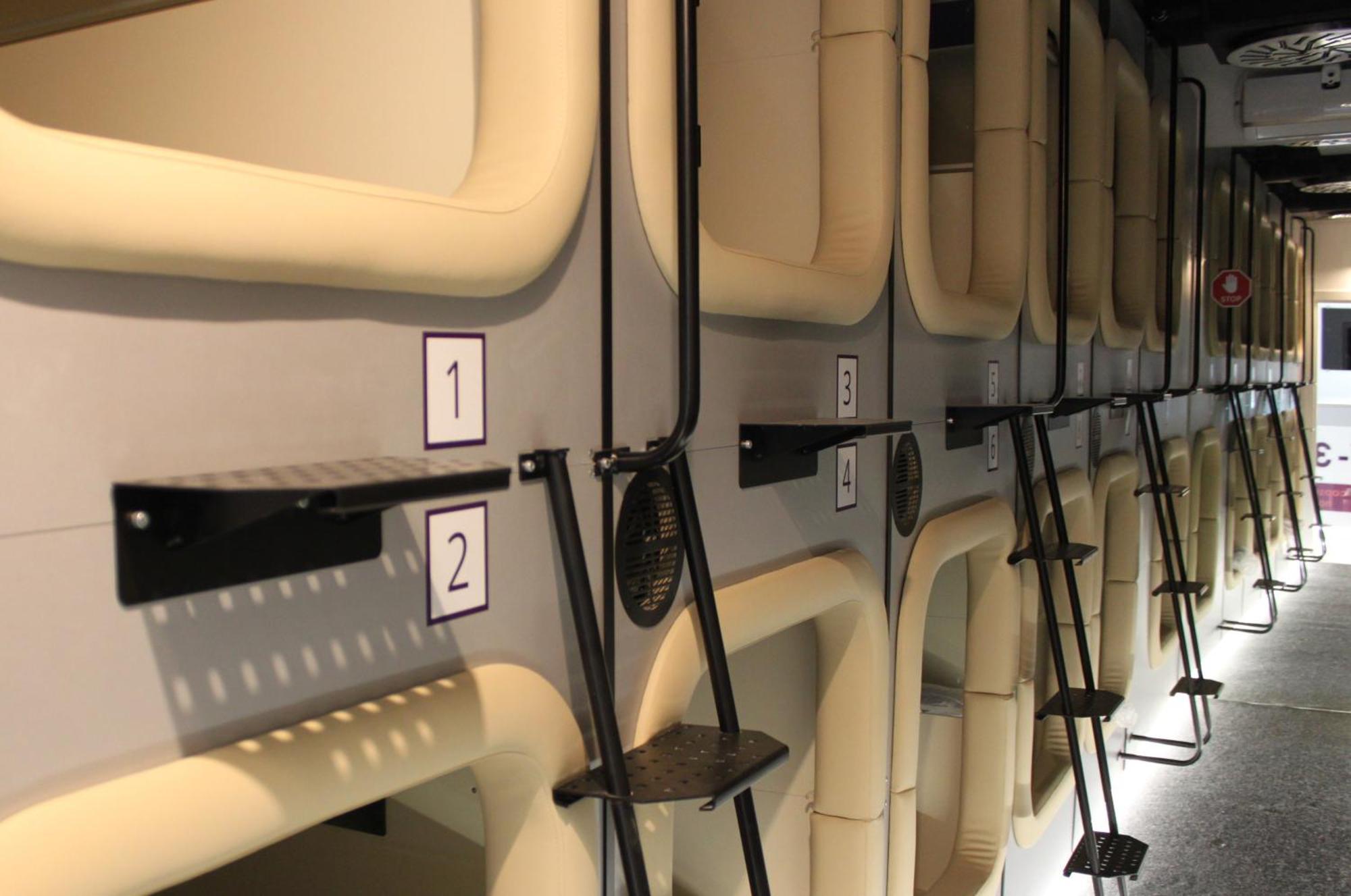Av-3 Capsule Hotel Київ Екстер'єр фото