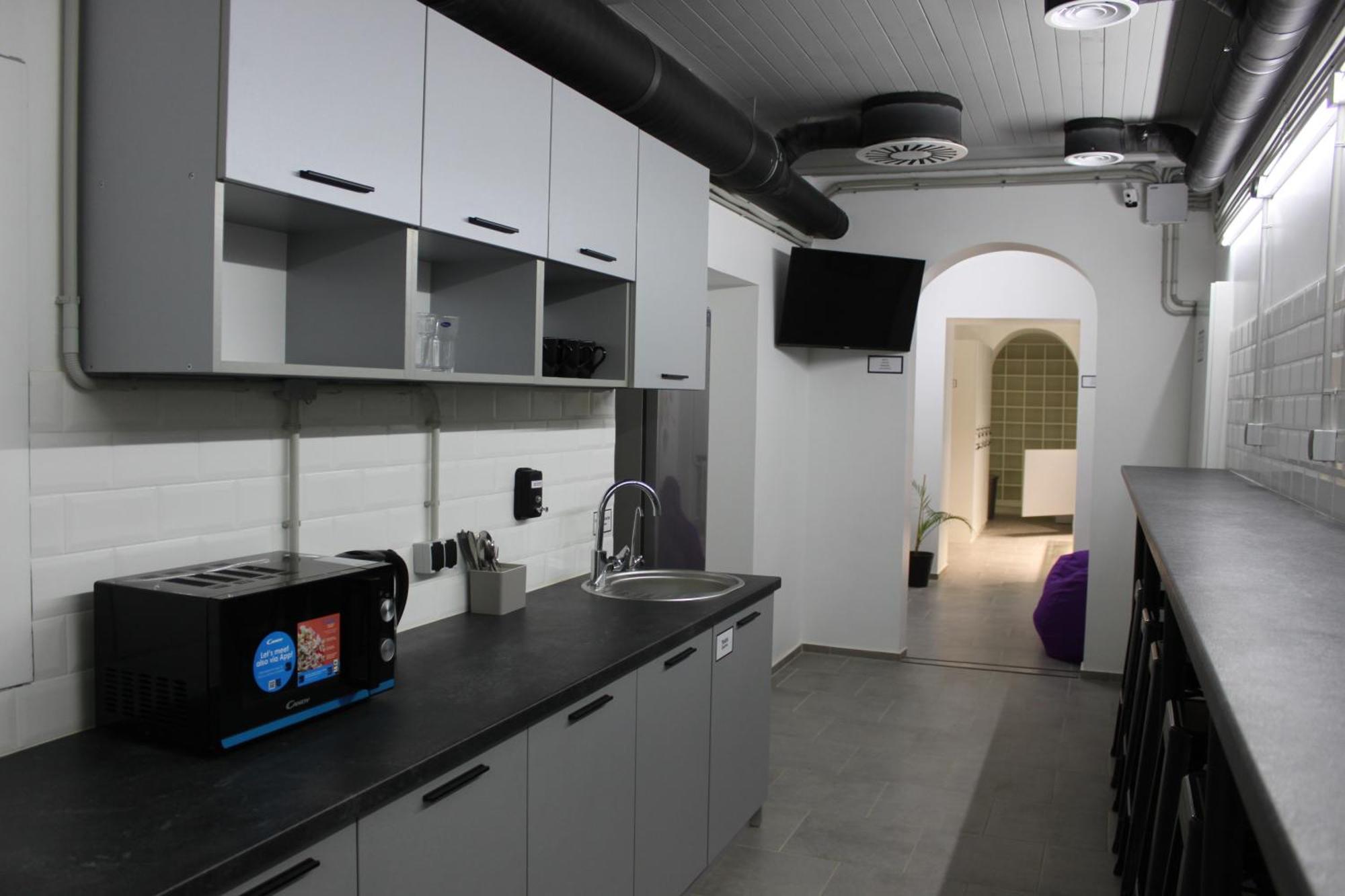 Av-3 Capsule Hotel Київ Екстер'єр фото
